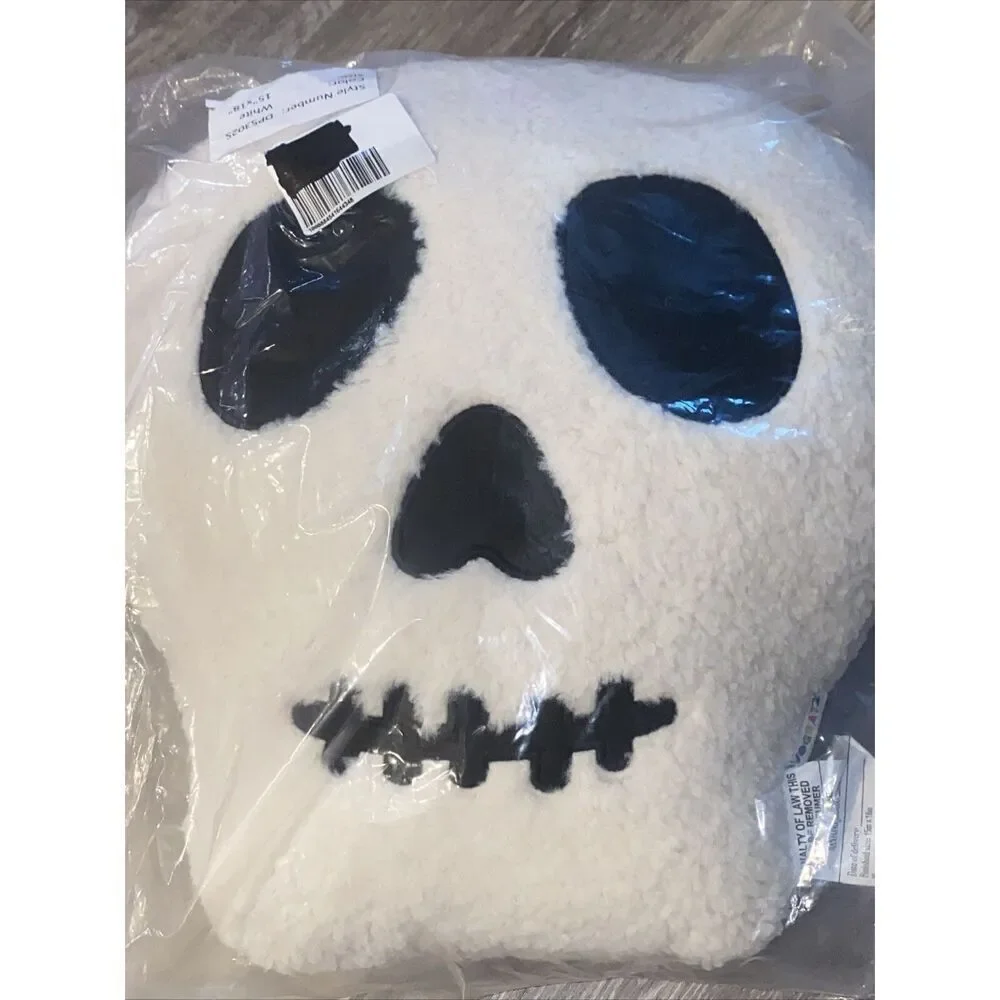 Skull Skeleton  Shaped Sherpa Halloween Throw Pillow Novogratz Decor 15”x18”